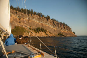 Sailing towards Point Disney, Waldron Islanda