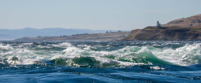 A sail to Salmon Banks with building seas