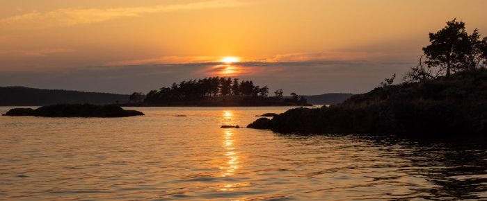 Sunset sail dinner cruise to Flattop Island Sunset sail dinner cruise to Flattop Island